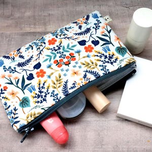 Flache Reißverschlusstasche mit Blumenmuster - Kosmetiktasche, Make-up-Tasche, kleine Geldbörse, Aufbewahrungsorganisator, Reisebrieftasche, Kabeltasche, EDC-Tasche