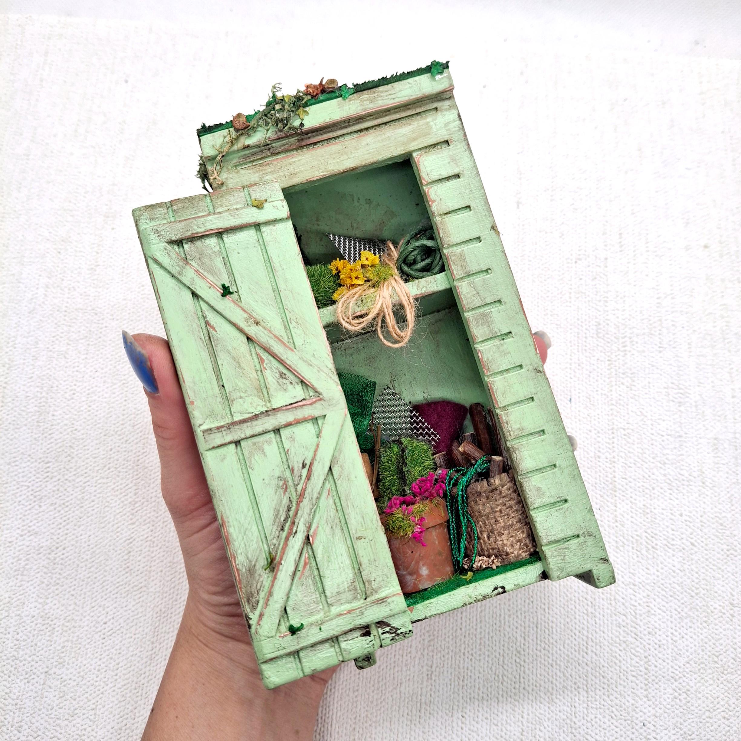 Dollhouse Miniature Garden Shed, Dolls House Potting Shed, 1:12th