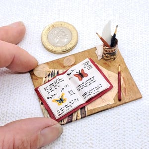 Tableau et livre de papillons miniatures Maison de poupée