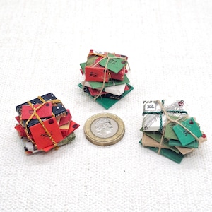 Bundels kerstpost, kerstkaarten poppenhuis, miniatuur kerstpost