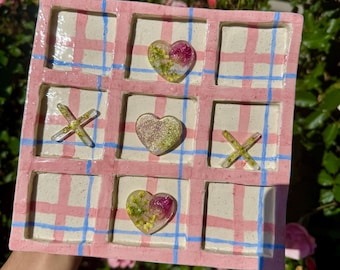 Handmade Ceramic Tic Tac Toe Board with Resin Pressed Flowers Pieces, Glitter and Florals Pottery, Plaid Design, Board Games, Couples, Decor