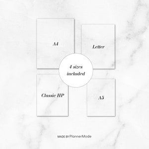 K&ouml;nnte beinhalten: Vier wei&szlig;e Papierb&ouml;gen in verschiedenen Gr&ouml;&szlig;en, beschriftet mit A4, Letter, Classic HP und A5. Der Text "4 Gr&ouml;&szlig;en enthalten" ist in einem Kreis in der Mitte des Bildes geschrieben. Der Text "MADE BY PlannerMode" befindet sich am unteren Rand des Bildes.