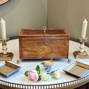Mrs Danvers was dead impressed with Mrs de Winter’s Antique George lll Conch Shell Inlaid Tea Caddy, her taste is better than Rebecca’s !