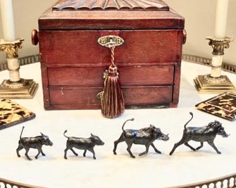 Everyone needs a good“Higgle”An Enchanting Solid Bronze Warthog Family Sculpture,Hakuna Matata! doesn’t get better than this.Made in the UK