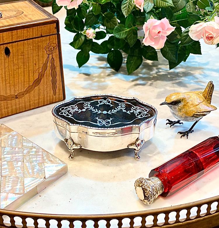 The Countess was wild about Harry,Harry Winston the jeweller of course,using her Antique Silver Faux Tortoiseshell Pique Jewel Box for rings