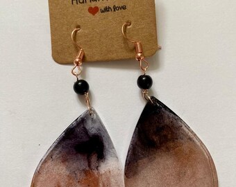 A pair of foxy resin earrings with alcohol ink, Black and Copper combination, perfect for summery look. gift for her.