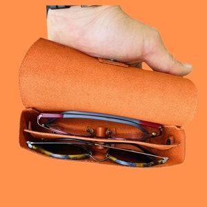 Gepersonaliseerde dubbele brillenkoker met afneembare scheidingswand, handgemaakte leren dubbele zonnebrillenkoker, brillenkoker vader, cadeau voor opa