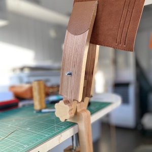 Adjustable Stitching Pony: Leather Handcrafting Tool