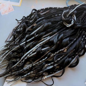 Boho Ombre Dreadlocks, Lockiga Flätor med Silvertrådspärlor (Lättvikt)