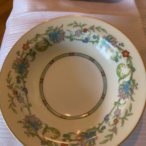 Noritake China pieces Norwich pattern 5042 lot of  4 fruit bowls and 2 saucers