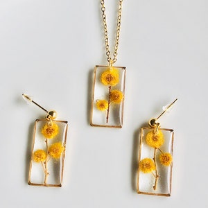 Collier, boucles doreilles ou bracelets fleur de mimosa sous résine BO-Rectangle-Or