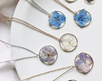 Collier véritable fleur d'Hortensia violette sous résine