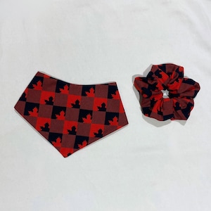 Ahornblatt rot kariert Set. Reversible Hundehalstuch und Scrunchie | Kanada-Tag | Hergestellt in Kanada | Kanadische Heimtierprodukte | Passende Hunde