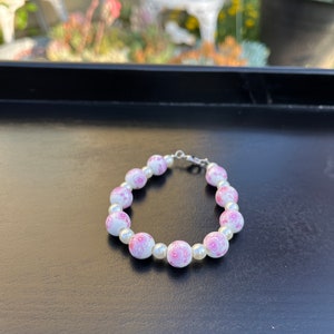 Pink design beaded bracelet with pearls