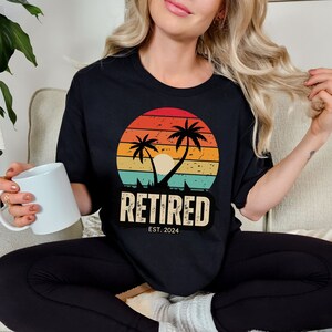 Ruhestand im Jahr 2024 Shirt, personalisiertes Ruhestandsgeschenk, Retro Ruhestand T-Shirt, lustige Ruhestandsparty Abnutzung, individuelles Ruhestand Shirt, im Ruhestand 2024