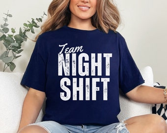 Camiseta de equipo de turno de noche, camiseta de enfermera de turno de noche, camiseta de turno de noche, camiseta de RN, reconocimiento de enfermera, equipo de turno de noche, regalo para enfermera, regalo de enfermera
