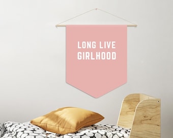 Long Live Girlhood ペナント フラッグ ウォールアート バナー、女の子の部屋のサイン、ボヘミアン 女の子の部屋の装飾、ニュートラルな子供部屋の装飾、ボヘミアン 保育園の装飾、プレイルーム