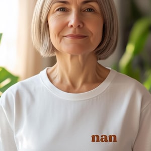 Camiseta de abuela, regalos de abuela, camiseta para abuela, camiseta de abuela, camiseta con anuncio de bebé, regalo de Navidad para abuela, revelación de embarazo, regalo del Día de la Madre para abuela