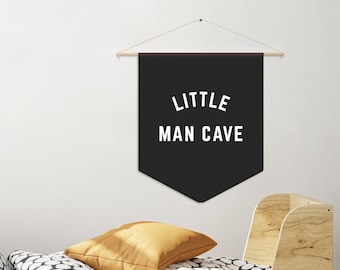 Striscione con bandiera Little Man Cave, decorazione per cameretta dei ragazzi, decorazione per cameretta dei ragazzi, decorazione moderna per cameretta dei bambini, decorazione da parete per cameretta dei bambini monocromatica e neutra, nera