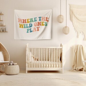 Decorazione da parete per sala giochi, striscione per sala giochi, arazzo boho per cameretta dei bambini, decorazione per cameretta dei bambini, cartello "Dove giocano i selvaggi", bandiera retrò per sala giochi, arte per cameretta dei bambini immagine 3