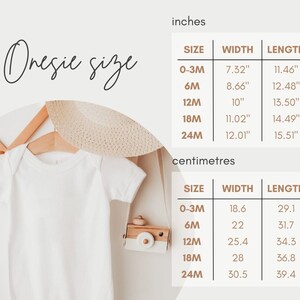 Peut inclure: Un tableau indiquant la taille, la largeur et la longueur des bodys en pouces et en centim&egrave;tres. Le tableau comprend les tailles de 0 &agrave; 3 mois &agrave; 24 mois.