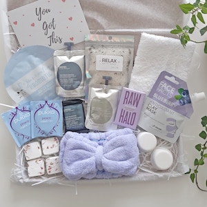 VEGAN PAMPER GIFT box for women, Birthday pamper hamper,  Gift set for her, Home spa day kit, Self care package, New Mum To Be Cosy gifts