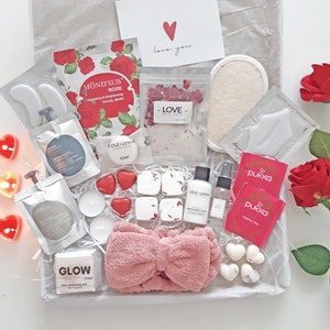 LOVE YOU WIFE Pamper gift box for her, Pamper hamper for wife, Spa gift box for girlfriend, fiancee, Self care Box, Luxury bath hamper wife