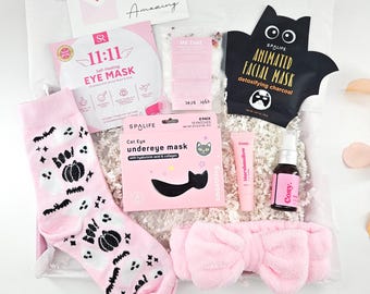 HALLOWEEN GIFT BOX for Her, Boo Basket for Women, Spooky Self Care Gift, Pink Halloween Pamper Hamper, Autumn Birthday Gift for Her