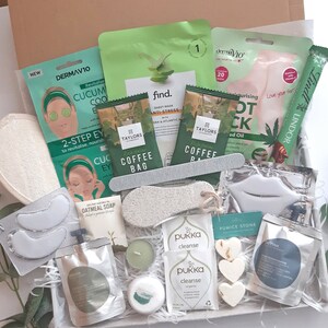 AT HOME SPA gift box for her, Birthday Pamper hamper, Gift set for women, Beauty Pamper box, Spa in a box, Self care package kit, Date night image 2