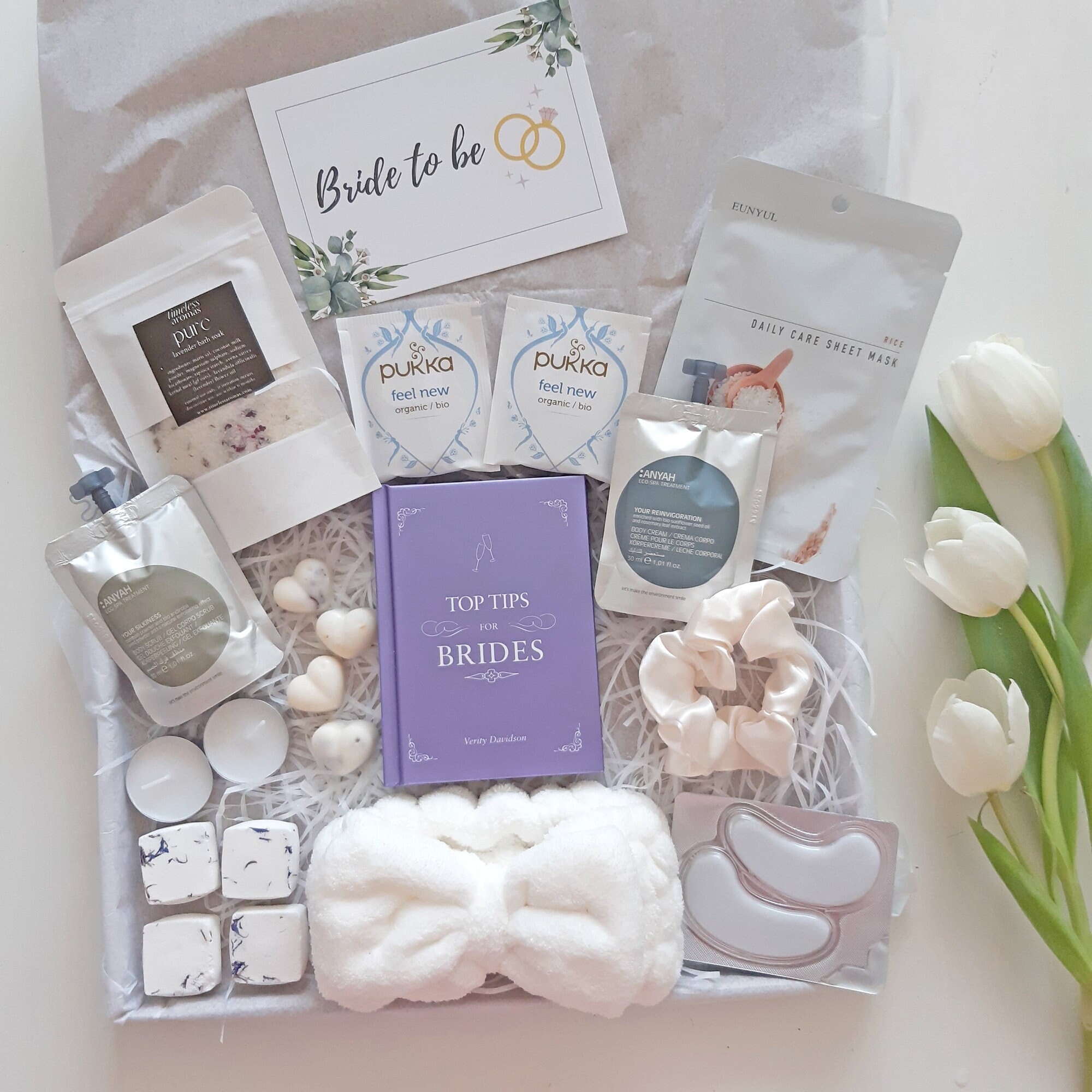 Xuniea 4 Piezas Regalo para Novia con Bolsa de Yute Bride, Neceser, Taza y Llavero, Idea de Regalo para Boda, Despedida de Soltera, Compromiso, Preparativos Nupciales Xuniea 4 Piezas Regalo para Novia con Bolsa de Yute Bride, Neceser, Taza y Llavero, Idea de Regalo para Boda, Despedida de Soltera, Compromiso, Preparativos Nupciales