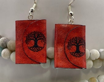 Boucles d’oreilles de livre miniature Tree of Life Journal - Pâte polymère - Durable, léger et amusant! Cadeau unique!