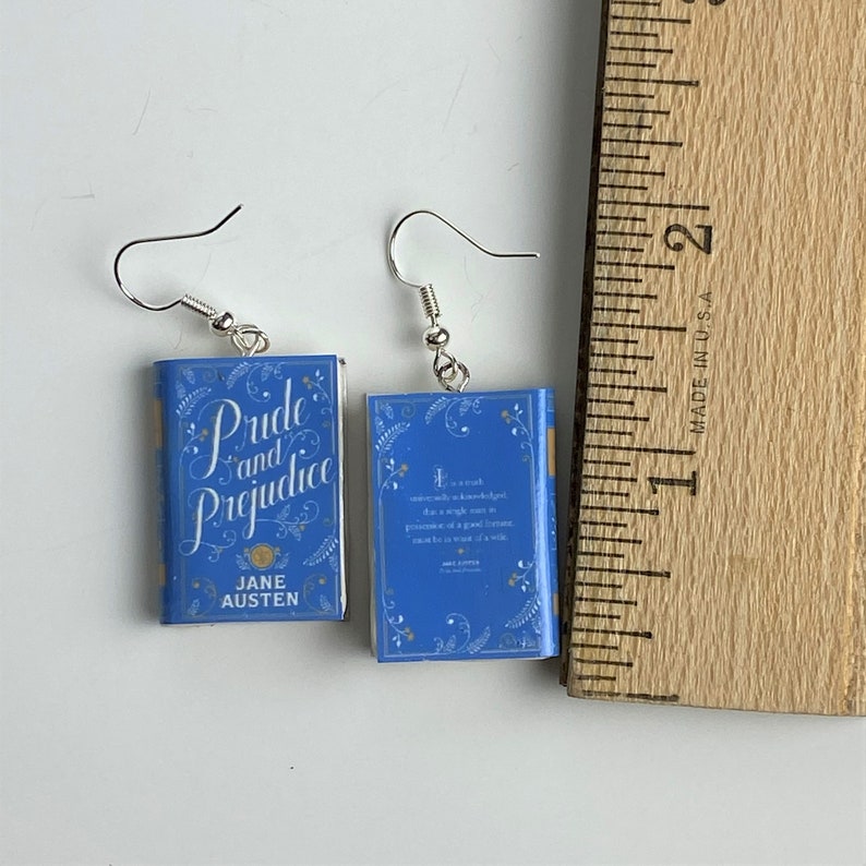 Orgueil et Préjugés Miniature Livre Boucles D'oreilles Pâte Polymère Graphiques Avant et Arrière, Très Léger image 3