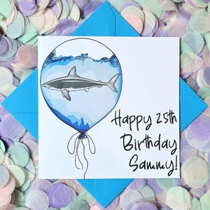 Carte d'anniversaire personnalisée illustrée colorée et amusante avec un requin, un orque ou un dauphin. Parfait pour les amoureux des animaux