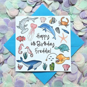 Bunt und Spaß illustriert Geburtstagskarte unter dem Meer, Ozeanfisch. Die perfekte Karte für Fischliebhaber.