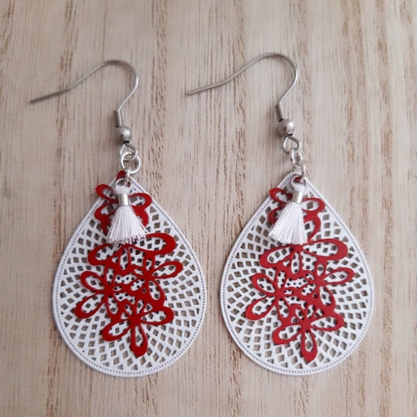 Boucles d'oreilles gouttes blanches et grappes fleurs rouges, bleu foncé