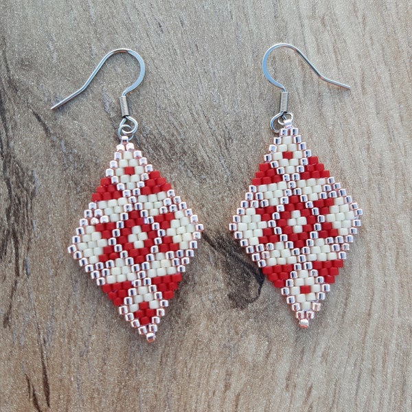 Boucles d'oreilles tissage perles rouge et blanc