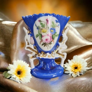 Antiker französischer Kirchenaltar / Überlaufvase, Hochzeitsblumen, schöne alte Porzellankirche, Globe de Marriage, Boudoir-Chic-Dekoration