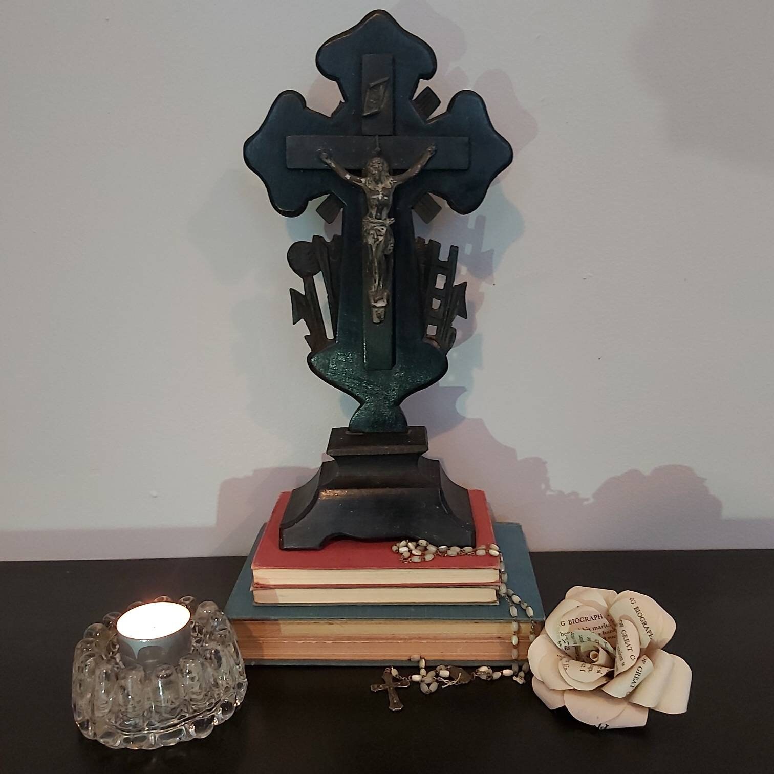 Crucifix sur Piédestal Napoléon Iii, Croix Chrétienne en Bois Noirci et Métal - 19Ème Siècle Cabinet