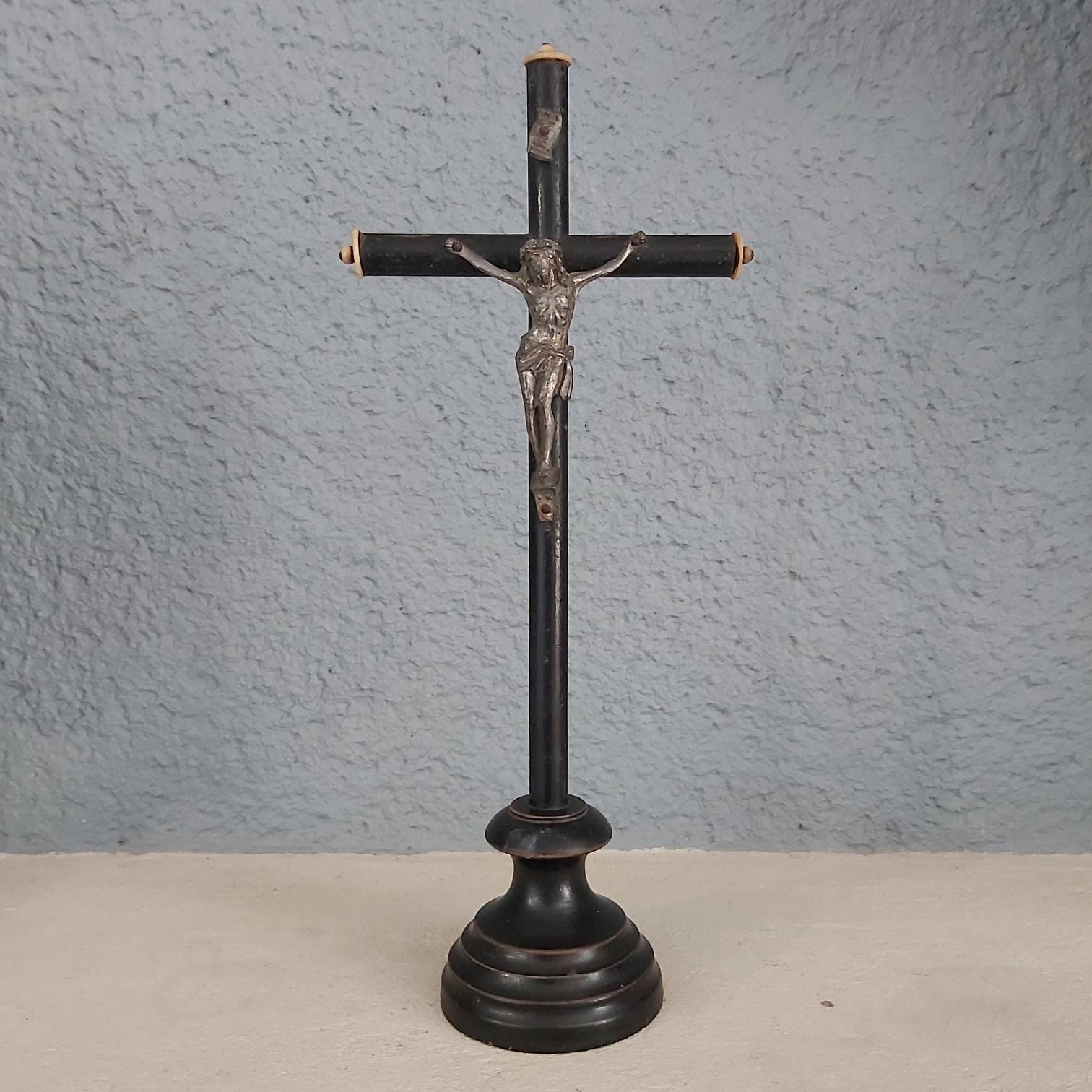 Vintage Français Normandie Debout Crucifix, Crucifix en Bois, Christ Métal, Croix Gothique Bois Scul