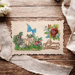 Cartão francês antigo pre WWI desde 1912 | Cartão carimbado da era eduardiana com borda floral e flores de decupagem com fita azul
