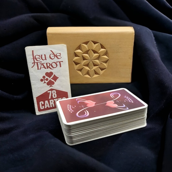 Cartes de jeu de tarot françaises vintage dans une boîte sculptée à la main, jeu de tarot, cartes de tarot, français, 78 cartes, cartes à jouer « Love Hearts » Carta Mundi