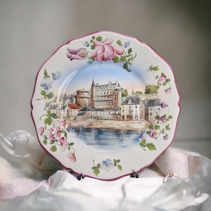 Assiette ancienne en faïence peinte à la main du Château AMBOISE | A. PEAUDECERF Tours Années 1890 | Châteaux français