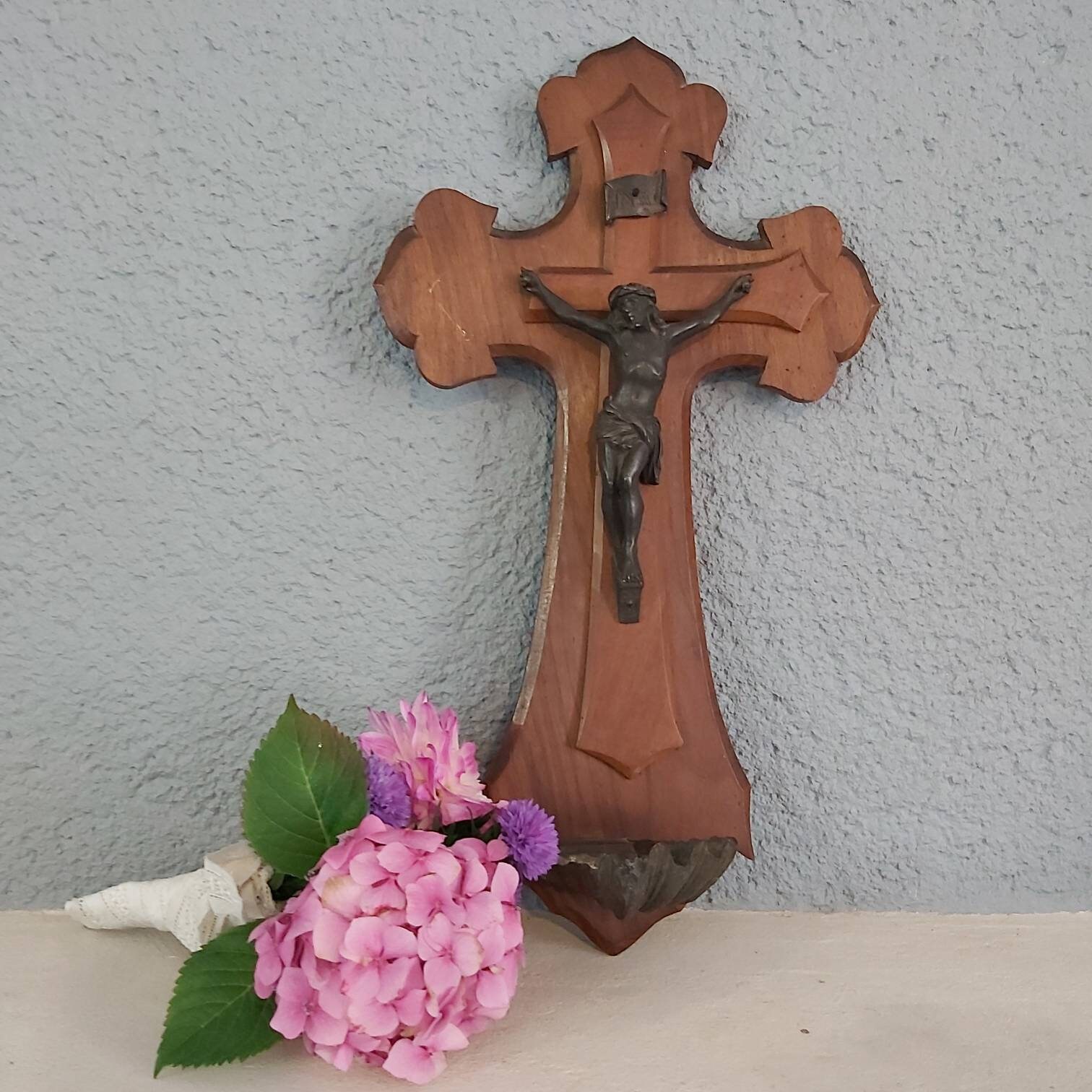 Grand Français Normand Vintage avec Porte-Eau Bénite, Plaque Murale, Crucifix Suspendu, Christ en Mé