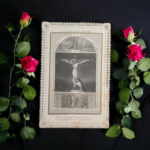 Français ancien, Canivet « La Crucifixion » par Boumard et Fils, Paris du milieu des années 1800 - prière en français - carte de prière en dentelle de papier