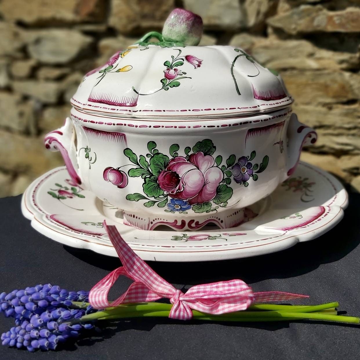 Superbe Français Antique Faïence Du Strasbourg' Soupiére, Serveur de Soupe, Tureen, Plat avec Assiet