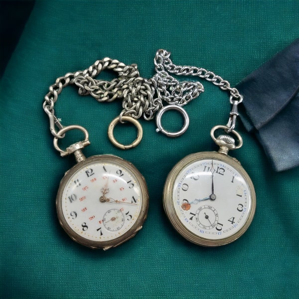 Coppia di antichi orologi da tasca da uomo in argento sterling del 1900, vittoriani francesi, del 1890 e catene da taschino