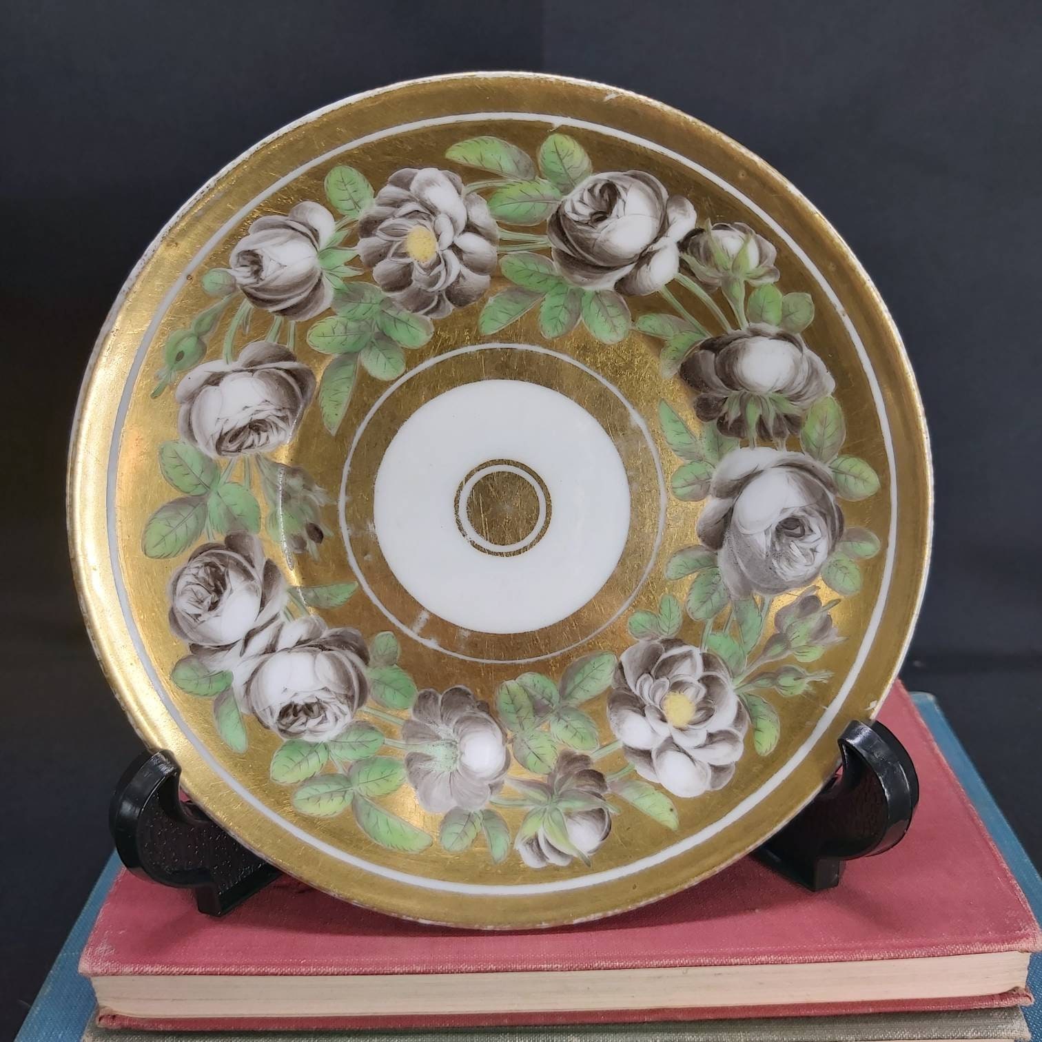 Belle Français Vintage Dorée Peinte avec Des Roses Grises Fine Porcelaine Fondante Plat, Soucoupe, P