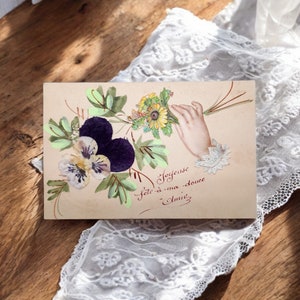 Postal francesa antigua anterior a la Primera Guerra Mundial de c. 1900 / Tarjeta de lujo de la época eduardiana con ramo floral de papel decoupage y flor de pensamiento de tela