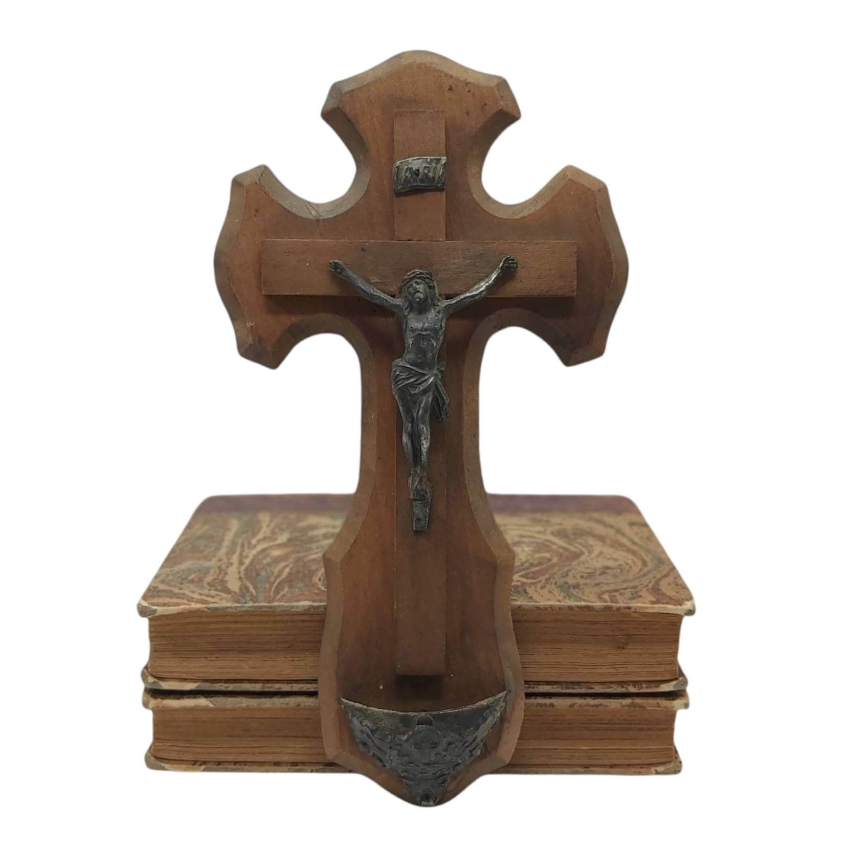 Vintage Français Normandie Crucifix Suspendu avec Porte-Eau Bénite, Plaque Murale, Crucifix Suspendu