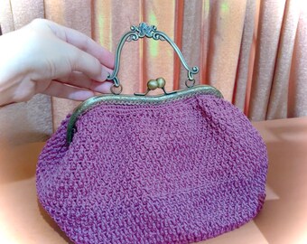 The Margaretha Clasp Clutch crochet pattern - De Margaretha Beugel Handtas haakpatroon